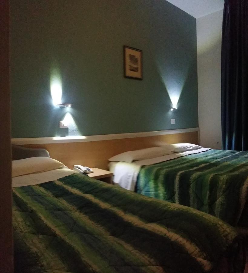 Hotel Savina ริมินี ภายนอก รูปภาพ